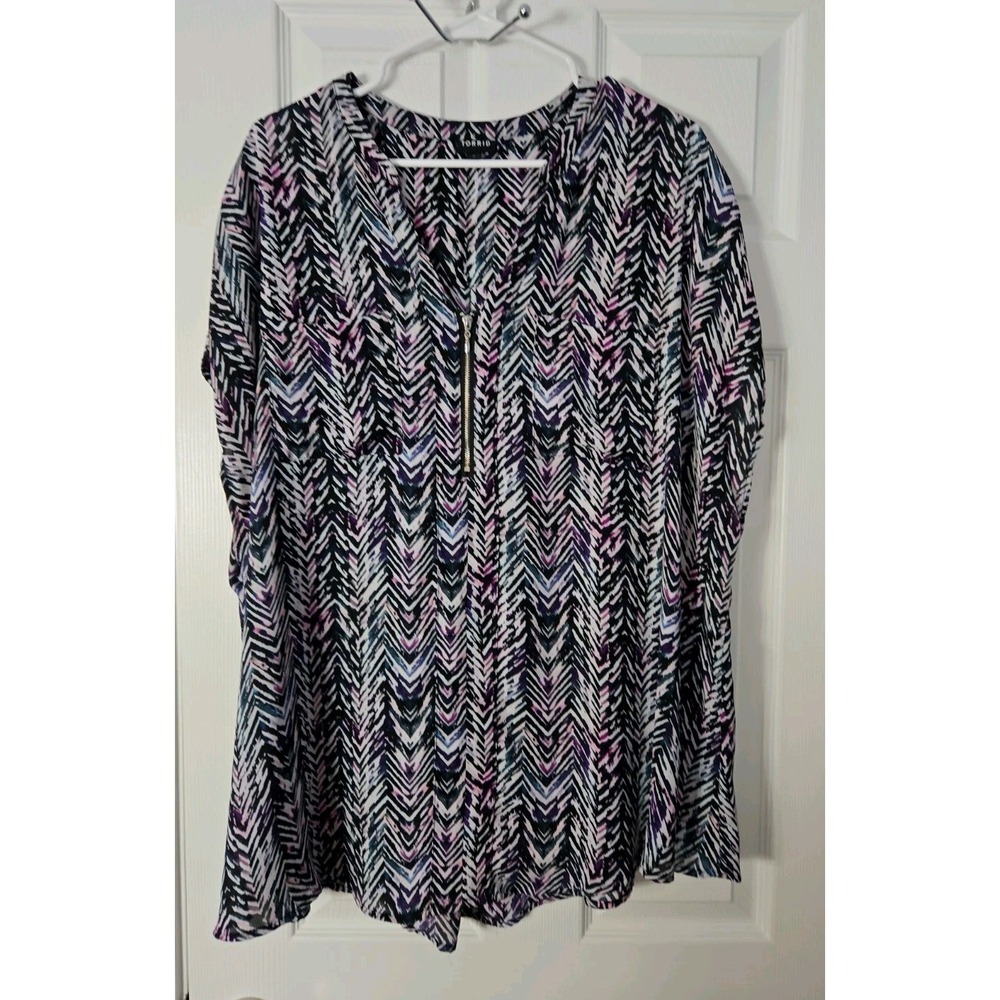 Torrid Womans Plus Size 3 (3X) Short Sleeve 3/4 Zipup‎ Blouse Multicolor